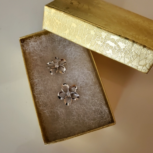 Silver Plumeria Earrings - Picture 4 of 4